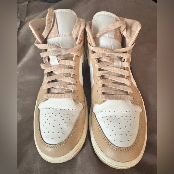 Womens Air Jordan Retro 1 Mid 'Desert Sail' (W) Sz 8 - Picture 4 of 8
